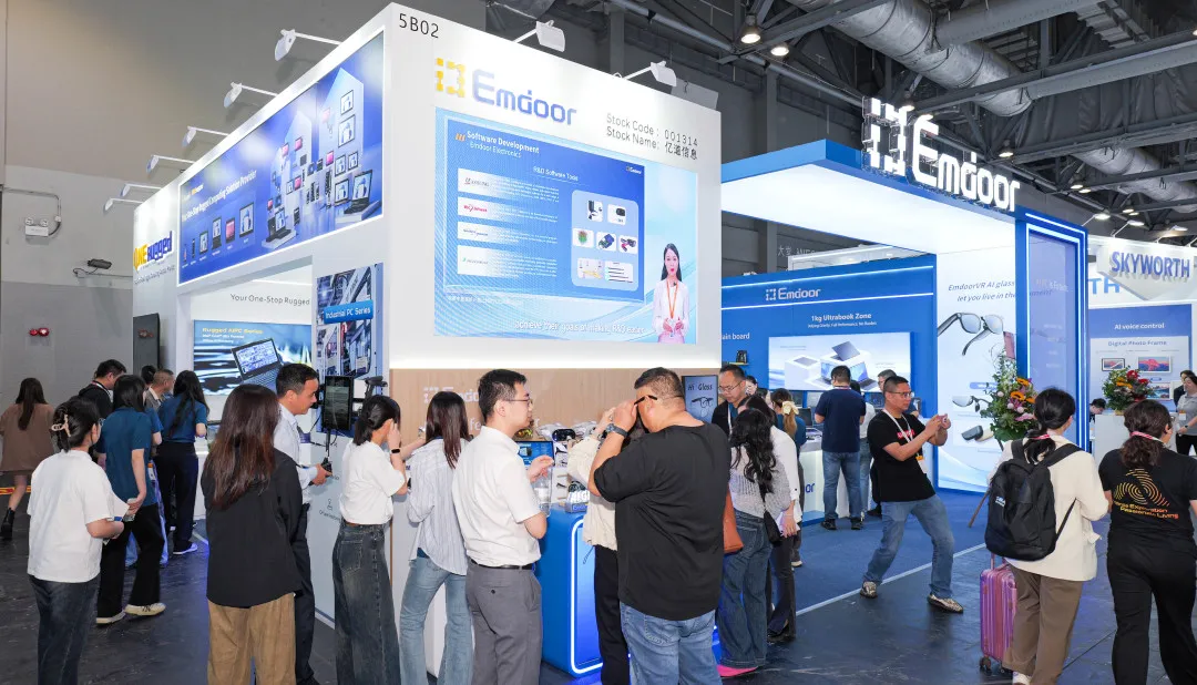 Many visitors exploring Emdoor's booth at the exhibition, showcasing our innovative rugged devices and IA solutions