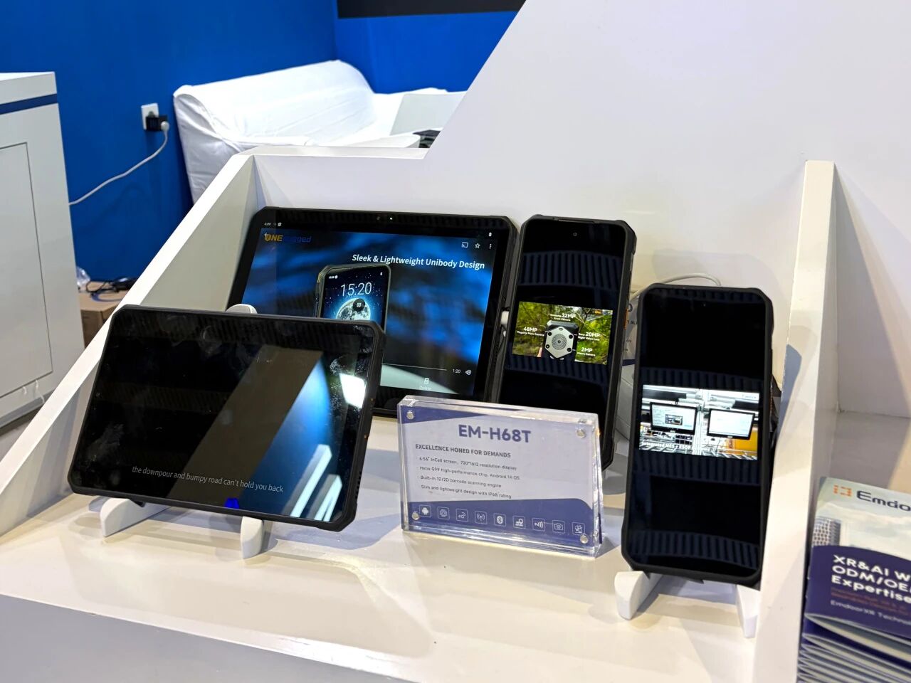 O Lineup Terminal robusto exterior display