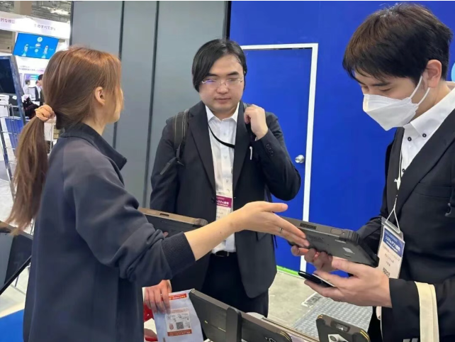 Field worker using Emdoor rugged tablet for outdoor surveying