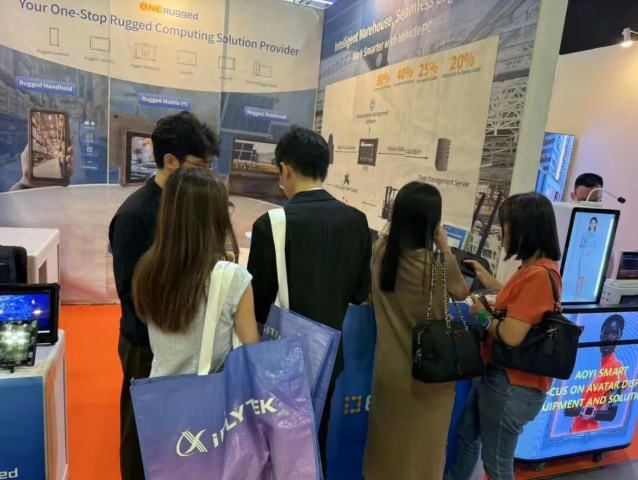 Logistics truck driver navigating with the V82T terminal