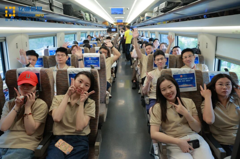 Emdoor team arriving at Xingping Ancient Town in Yangshuo