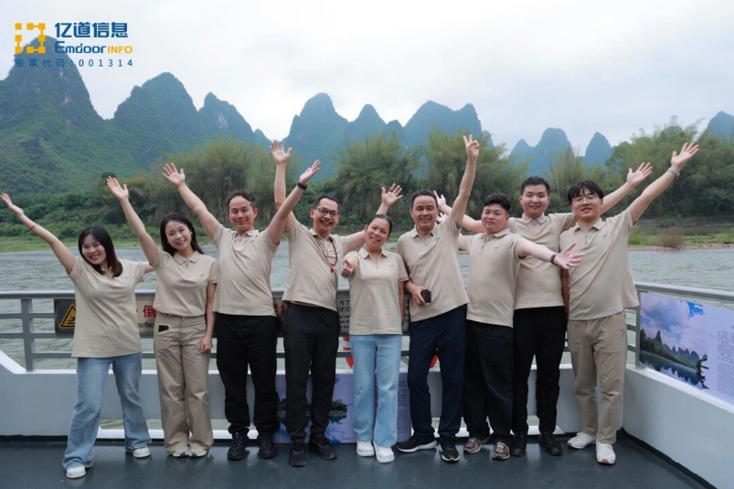 Karst mountains E river views along the Li River in Yangshuo